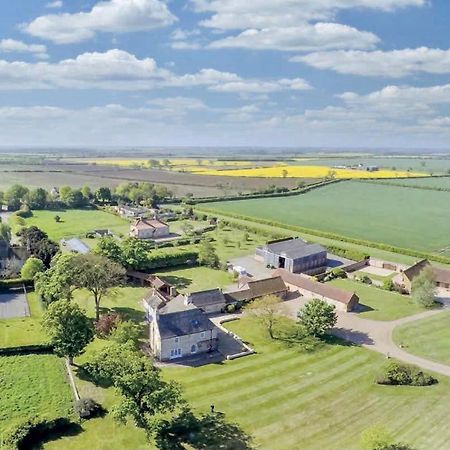 Charming Hen Cottage Countryside Retreat Lincoln Newball ภายนอก รูปภาพ
