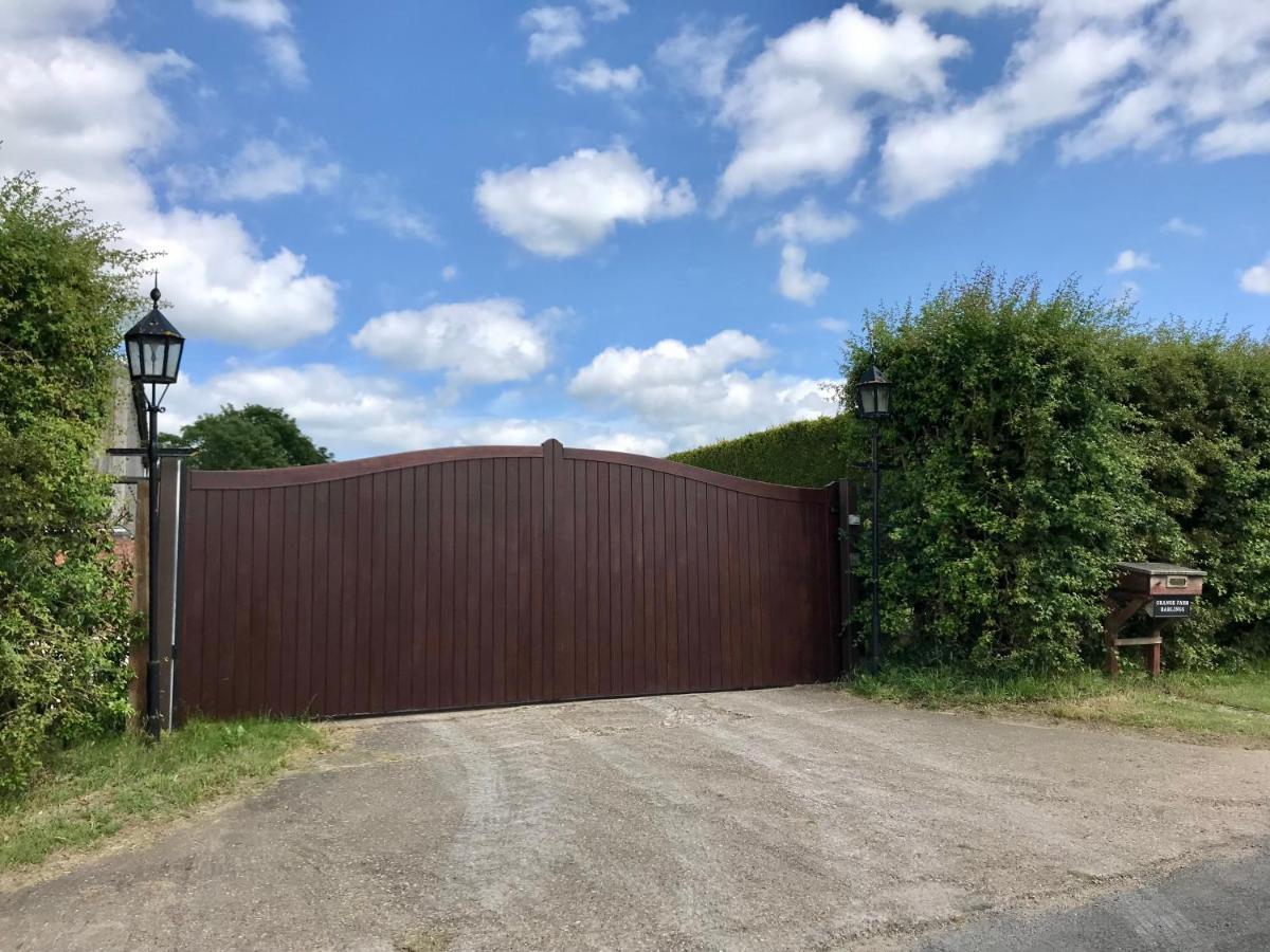 Charming Hen Cottage Countryside Retreat Lincoln Newball ภายนอก รูปภาพ
