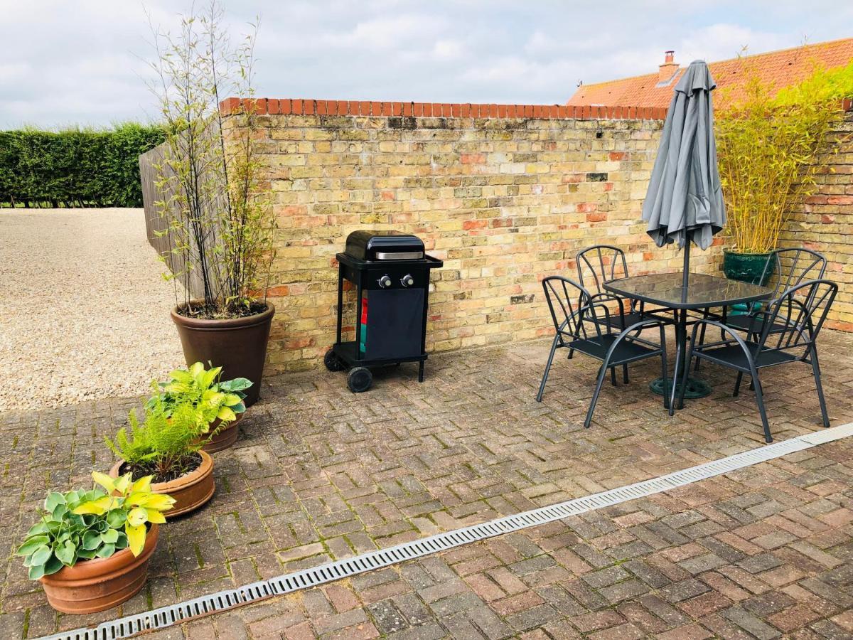 Charming Hen Cottage Countryside Retreat Lincoln Newball ภายนอก รูปภาพ