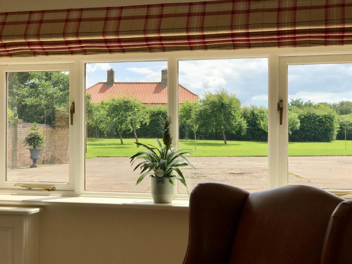 Charming Hen Cottage Countryside Retreat Lincoln Newball ภายนอก รูปภาพ