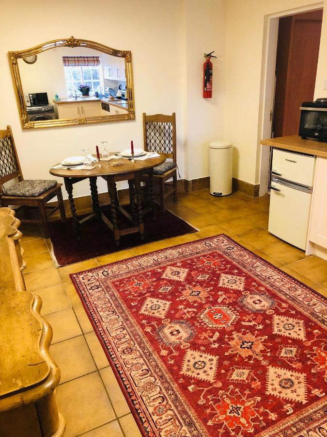 Charming Hen Cottage Countryside Retreat Lincoln Newball ภายนอก รูปภาพ