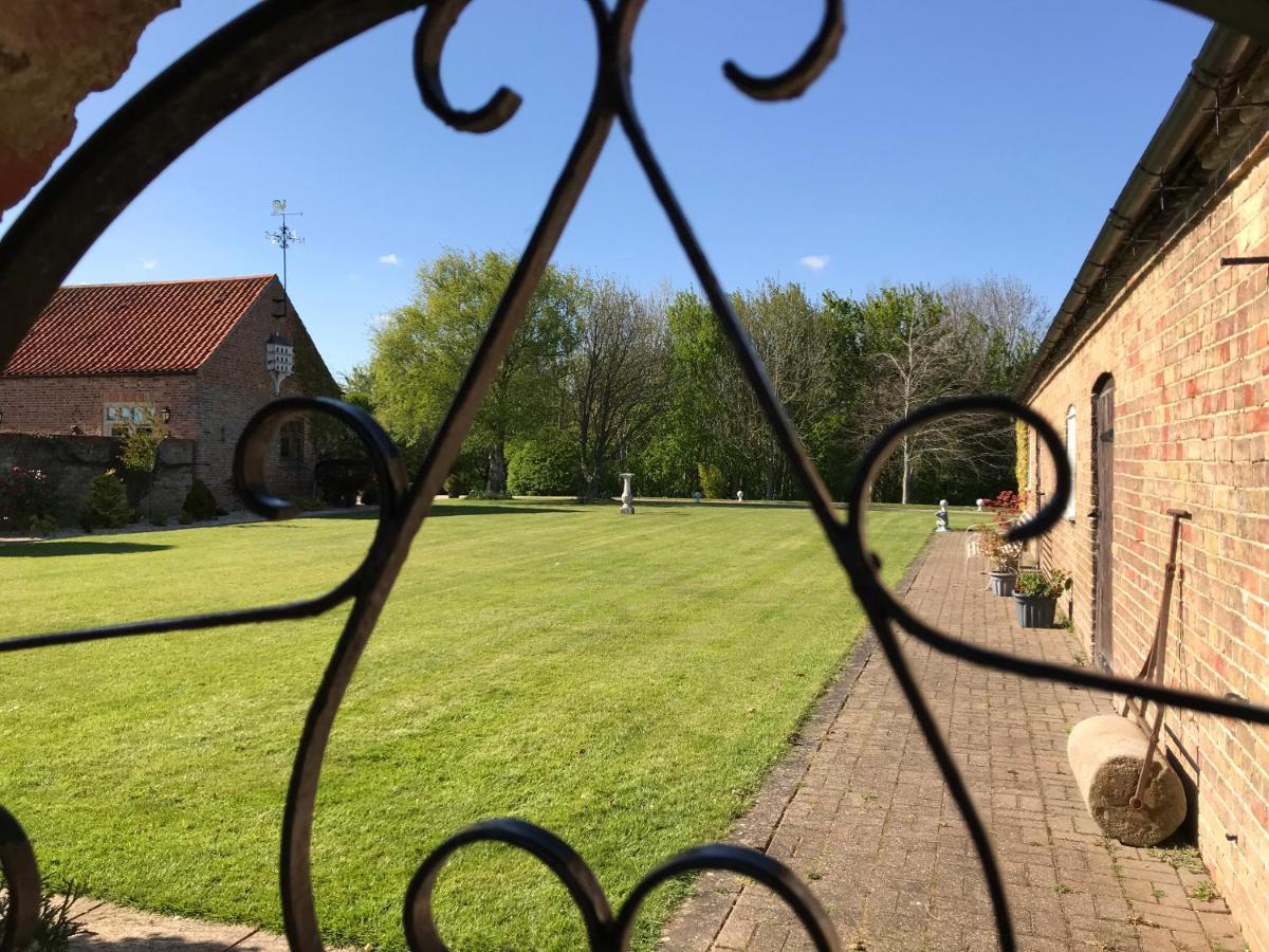 Charming Hen Cottage Countryside Retreat Lincoln Newball ภายนอก รูปภาพ