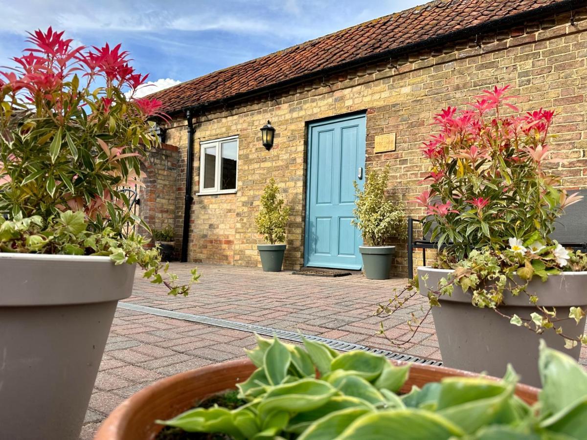 Charming Hen Cottage Countryside Retreat Lincoln Newball ภายนอก รูปภาพ