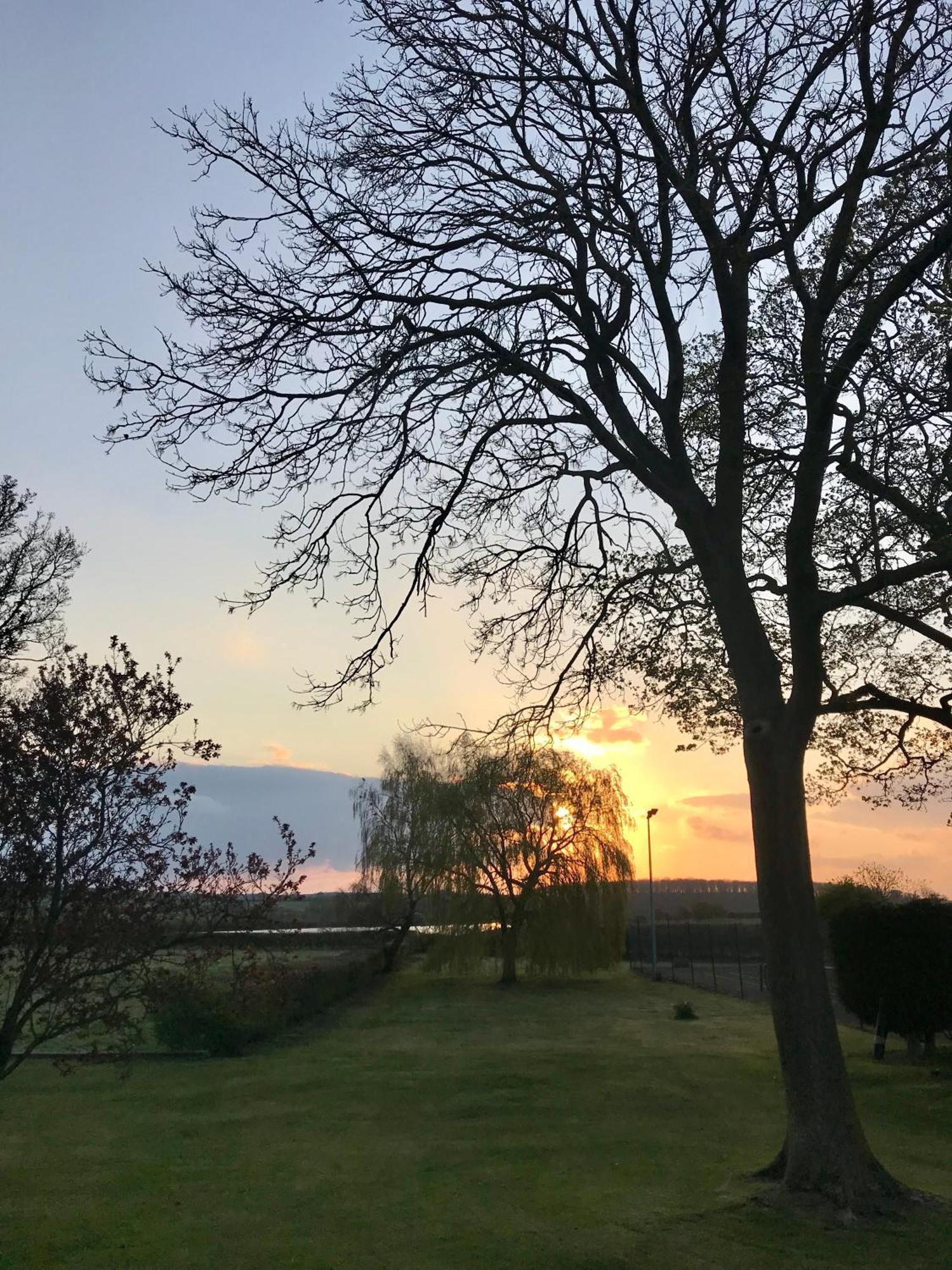 Charming Hen Cottage Countryside Retreat Lincoln Newball ภายนอก รูปภาพ
