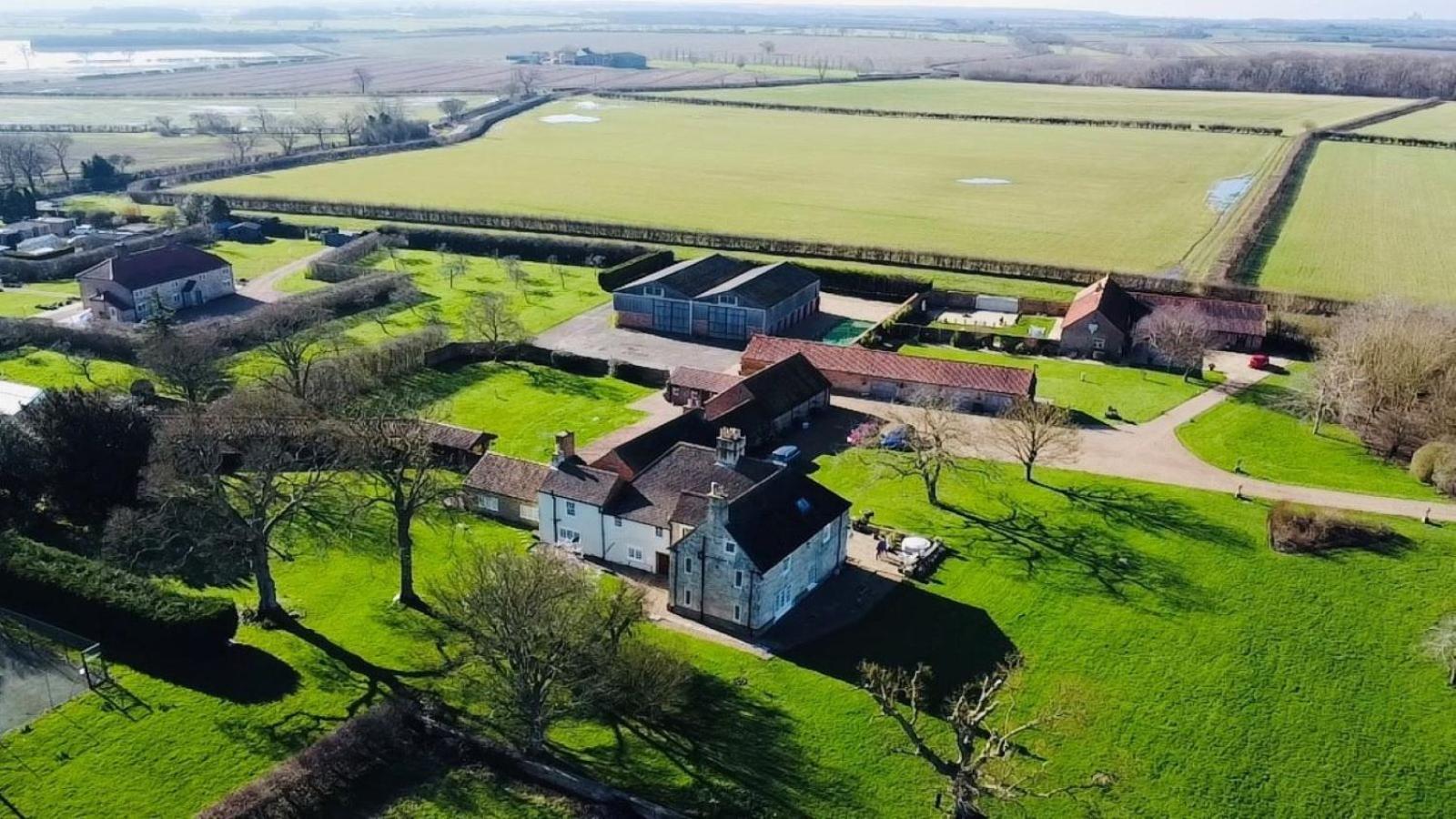Charming Hen Cottage Countryside Retreat Lincoln Newball ภายนอก รูปภาพ